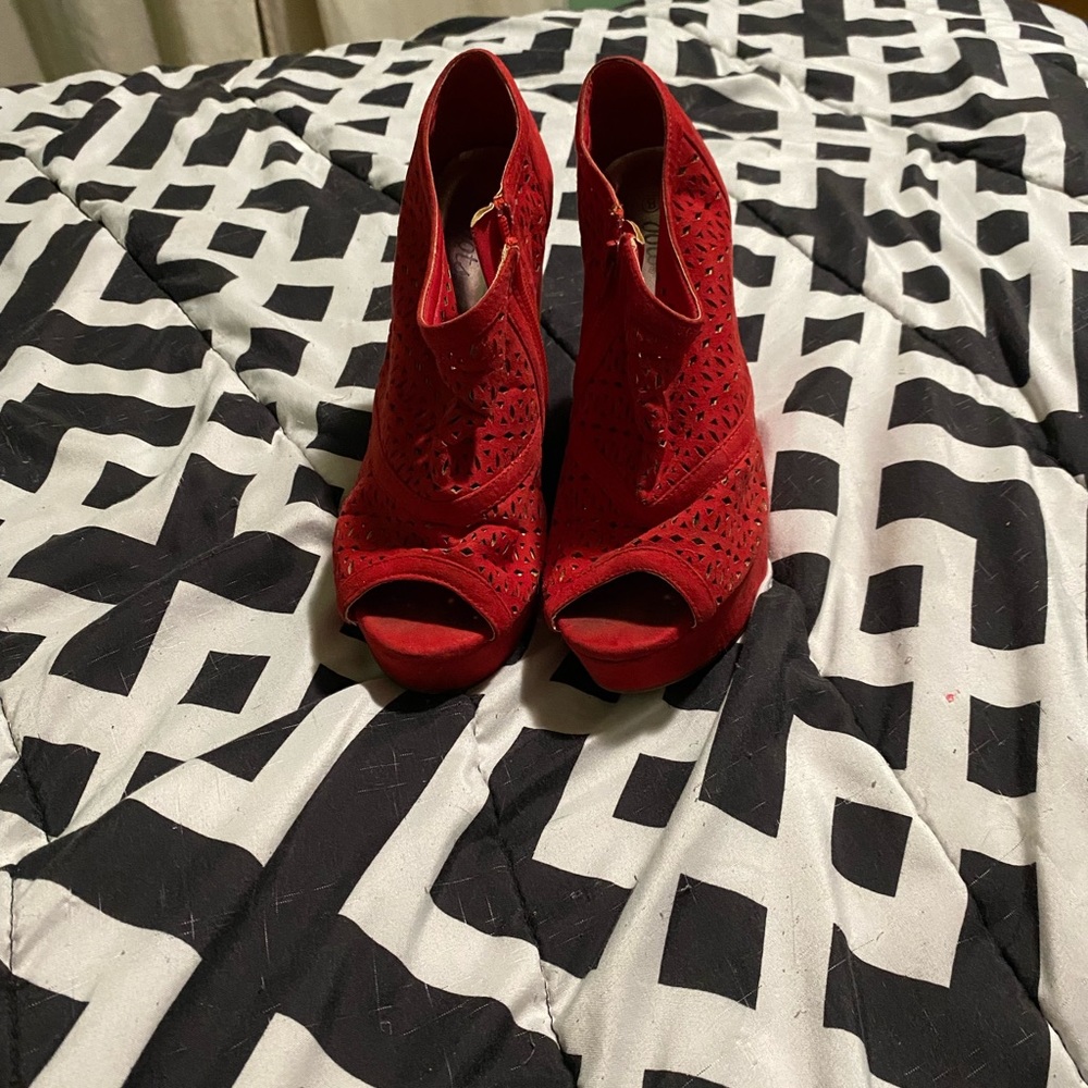 Dots Red heel size 8